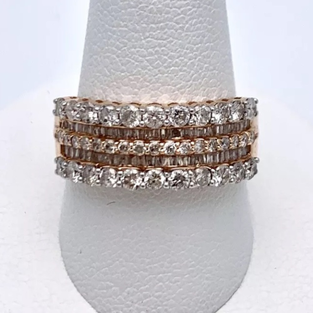 Gorgeous 1.5 carat 14k rose gold diamond ring